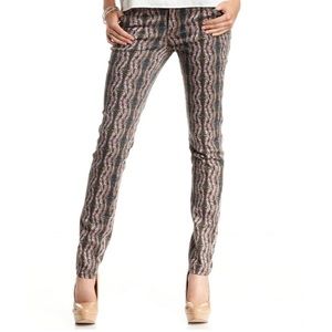 Jessica Simpson Kiss Me Jeggings Size 27